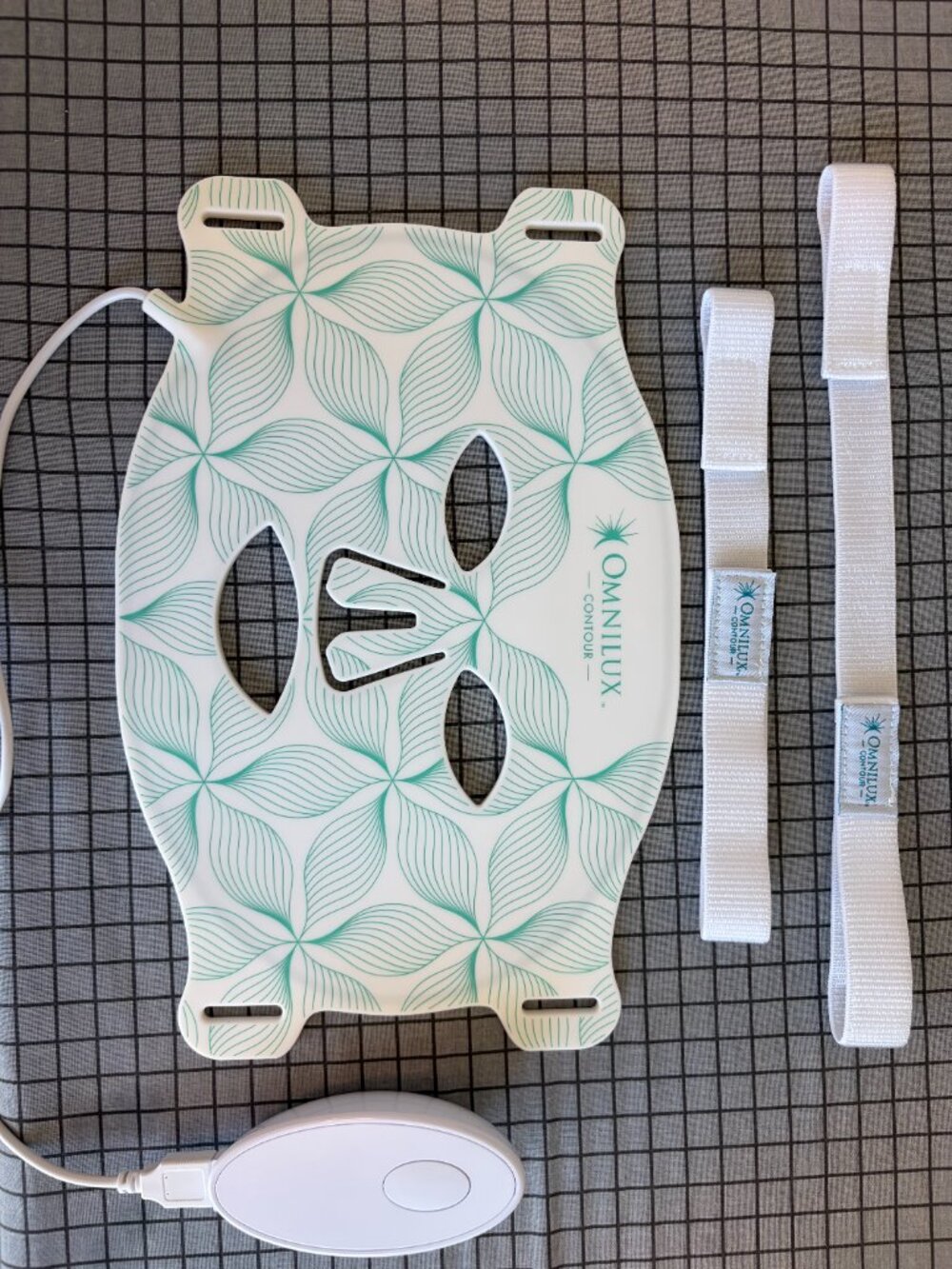 Omnilux Contour Face Mask with remote, charging cable, manual & bag (no box)
